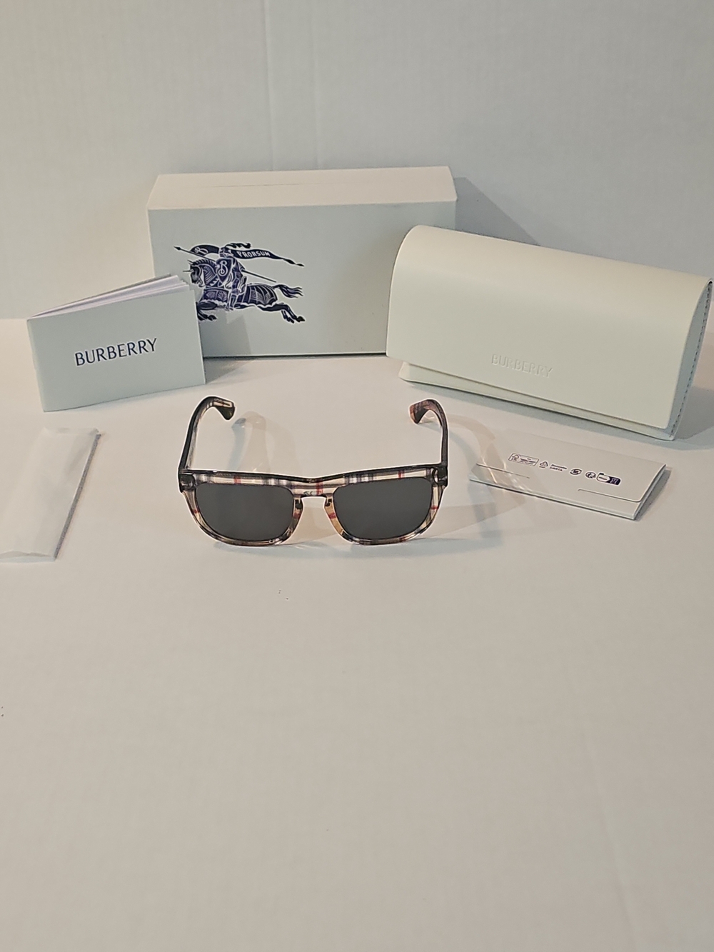 BURBERRY BE4431U 4122/87 Vintage Check Square Sunglasses Dark Grey Lens NWT